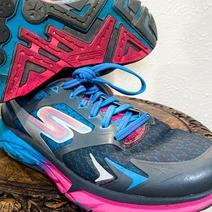 SZ - 9 Skechers Forza Mstrike